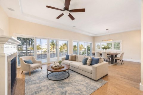 House in Key Largo, Florida 4 bedrooms, 297.1 sq.m. № 2028854 - photo 4