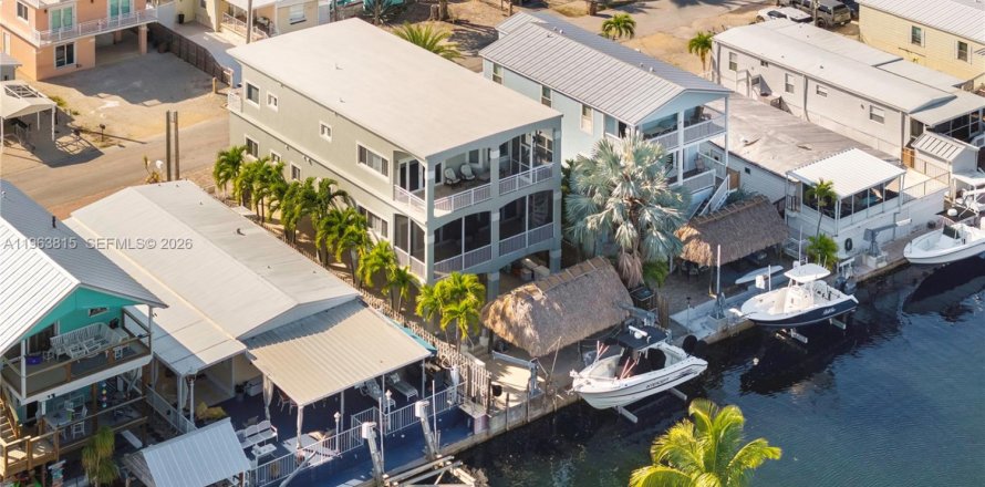 House in Key Largo, Florida 4 bedrooms, 297.1 sq.m. № 2028854