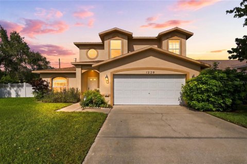 House in Largo, Florida 3 bedrooms, 174.19 sq.m. № 2329890