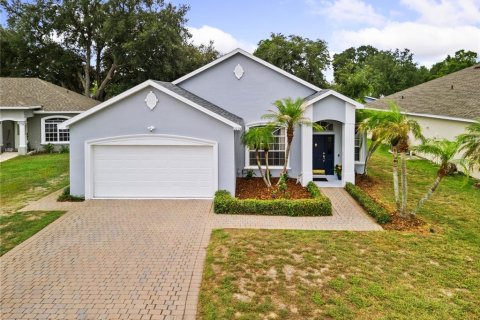 House in Winter Haven, Florida 3 bedrooms, 151.62 sq.m. № 2225623
