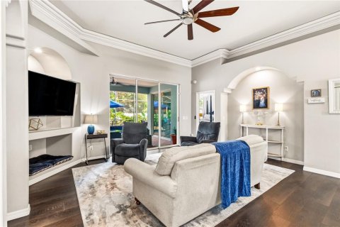 House in Winter Haven, Florida 3 bedrooms, 151.62 sq.m. № 2225623 - photo 3