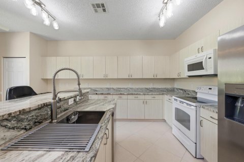 Снять в аренду виллу или дом в Бока-Ратон, Флорида 3 комнаты, 216.46м2, № 2172170 - фото 18