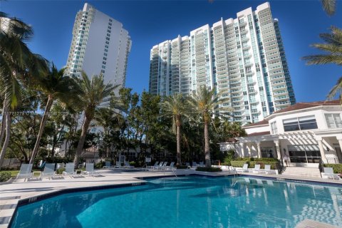 Condo in Aventura, Florida, 2 bedrooms  № 1943571 - photo 13