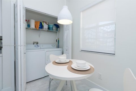 Condo in Aventura, Florida, 2 bedrooms  № 1943571 - photo 11