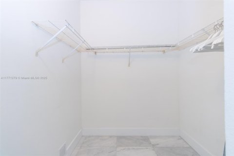 Condo in Aventura, Florida, 2 bedrooms  № 1943571 - photo 12