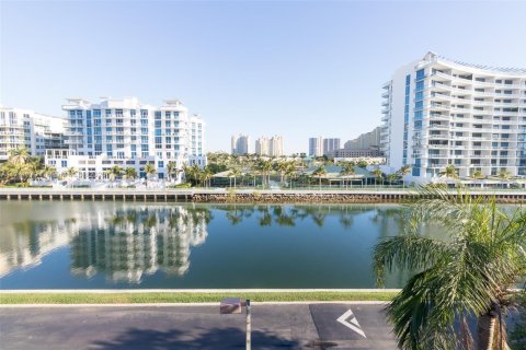 Condo in Aventura, Florida, 2 bedrooms  № 1943571 - photo 14