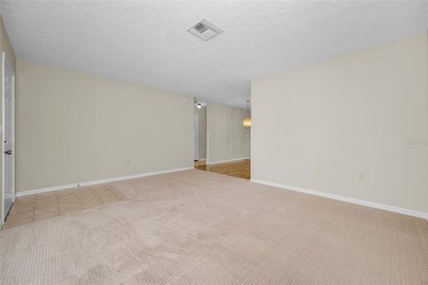 House in New Port Richey, Florida 2 bedrooms, 121.52 sq.m. № 2151601 - photo 17