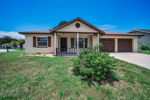 House in New Port Richey, Florida 2 bedrooms, 121.52 sq.m. № 2151601 - photo 5