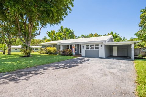 House in Wilton Manors, Florida 3 bedrooms, 165.37 sq.m. № 1874783 - photo 1
