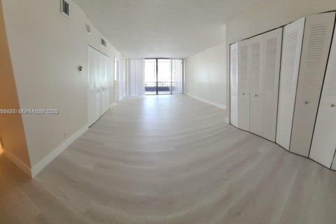 Copropriété à louer à Lauderhill, Floride: 1 chambre, 76.37 m2 № 2008022 - photo 8