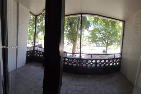 Copropriété à louer à Lauderhill, Floride: 1 chambre, 76.37 m2 № 2008022 - photo 10