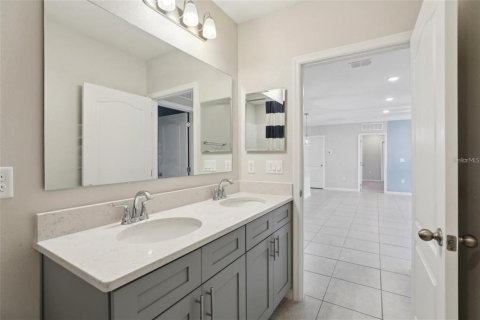 House in Indian lake estates, Florida 4 bedrooms, 187.48 sq.m. № 2097192 - photo 19