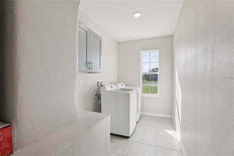 House in Indian lake estates, Florida 4 bedrooms, 187.48 sq.m. № 2097192 - photo 15