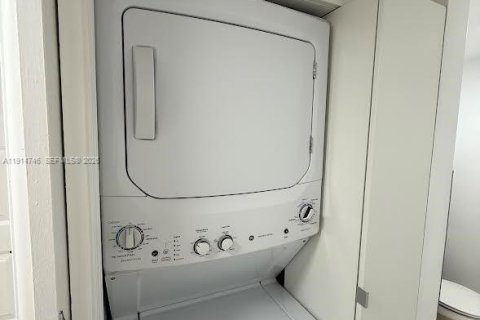 Condominio en venta en Hialeah Gardens, Florida, 2 dormitorios, 95.22 m2 № 1970230 - foto 22