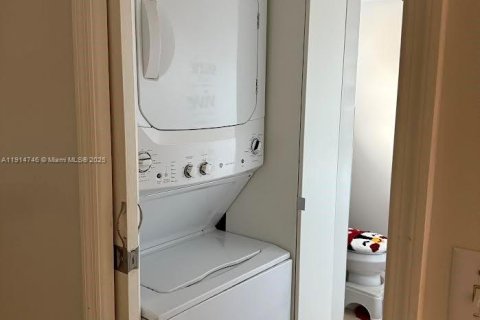 Купить кондоминиум в Хайалиа Гарденс, Флорида 2 спальни, 95.22м2, № 1970230 - фото 4