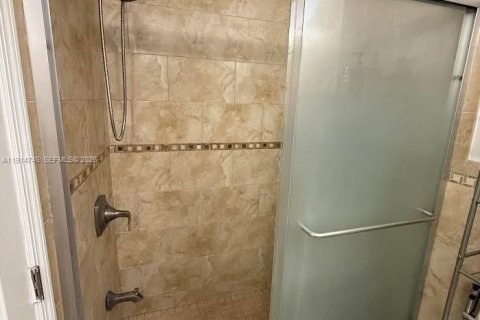 Condominio en venta en Hialeah Gardens, Florida, 2 dormitorios, 95.22 m2 № 1970230 - foto 18