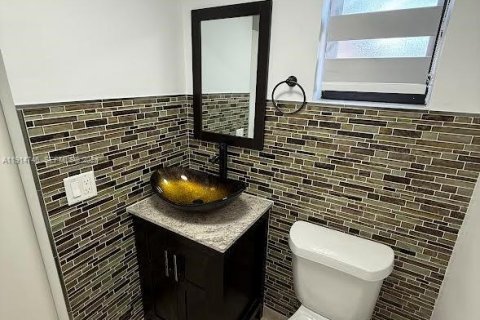 Condominio en venta en Hialeah Gardens, Florida, 2 dormitorios, 95.22 m2 № 1970230 - foto 23