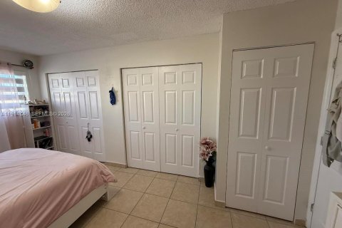 Condominio en venta en Hialeah Gardens, Florida, 2 dormitorios, 95.22 m2 № 1970230 - foto 21