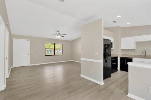 House in Deltona, Florida 3 bedrooms, 108.51 sq.m. № 1784295 - photo 9