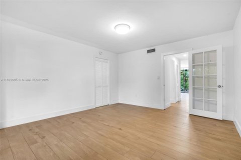 Condo in Key Biscayne, Florida, 2 bedrooms  № 1888798 - photo 12