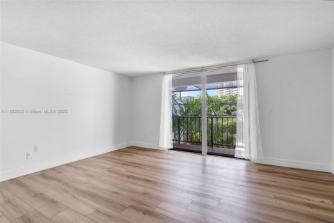 Condo in Key Biscayne, Florida, 2 bedrooms  № 1888798 - photo 20