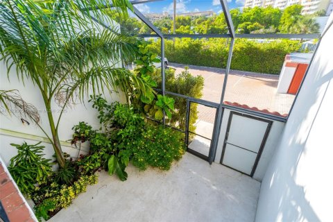 Condo in Key Biscayne, Florida, 2 bedrooms  № 1888798 - photo 24
