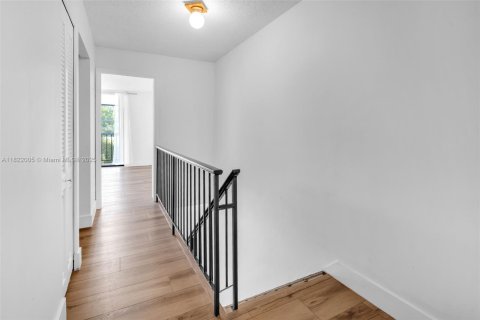 Condo in Key Biscayne, Florida, 2 bedrooms  № 1888798 - photo 11