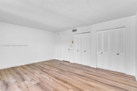 Condo in Key Biscayne, Florida, 2 bedrooms  № 1888798 - photo 21
