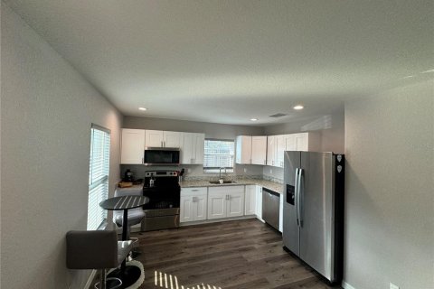 Купить виллу или дом в Даннеллон, Флорида 7 комнат, 93.65м2, № 2095459 - фото 18