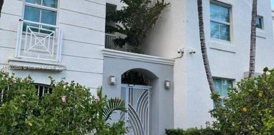 Condo in Surfside, Florida, 3 bedrooms № 1862310