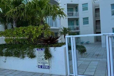 Condo in Surfside, Florida, 3 bedrooms  № 1862310 - photo 15