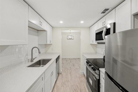 Купить кондоминиум в Сент-Питерсберг, Флорида 5 комнат, 68.75м2, № 2156936 - фото 3