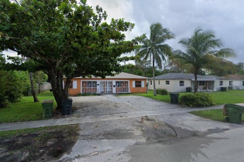 Townhouse in North Miami, Florida 2 bedrooms, 162.39 sq.m. № 2086327 - photo 10