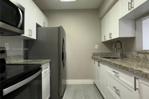 Appartement à louer à Miami, Floride: 2 chambres, 103.49 m2 № 1985811 - photo 2