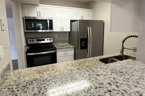 Appartement à louer à Miami, Floride: 2 chambres, 103.49 m2 № 1985811 - photo 4