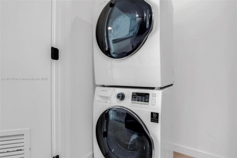 Condo in Miami, Florida  № 1920148 - photo 12