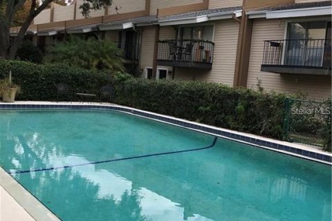 Townhouse in Tampa, Florida 2 bedrooms, 126.72 sq.m. № 2215288 - photo 11