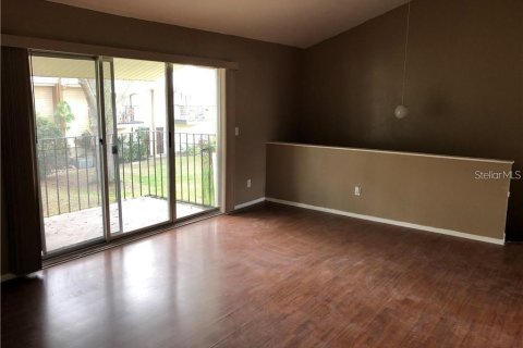 Townhouse in Tampa, Florida 2 bedrooms, 126.72 sq.m. № 2215288 - photo 3