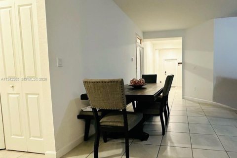 Villa ou maison à vendre à Miami, Floride: 3 chambres, 176.89 m2 № 2059792 - photo 4