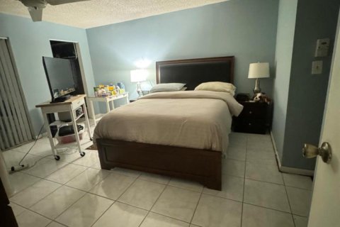 Condominio en venta en Lauderhill, Florida, 2 dormitorios, 101.45 m2 № 2182478 - foto 9