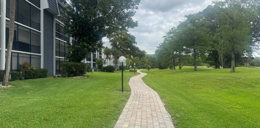 Condominio en Lauderhill, Florida, 2 dormitorios  № 2182478