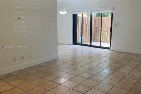 Condominio en alquiler en Miami, Florida, 3 dormitorios, 137.5 m2 № 1935849 - foto 3