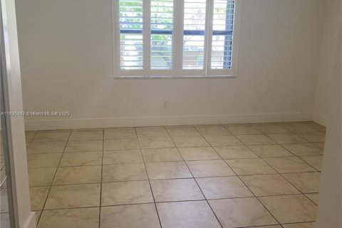 Condo in Miami, Florida, 3 bedrooms  № 1935849 - photo 13