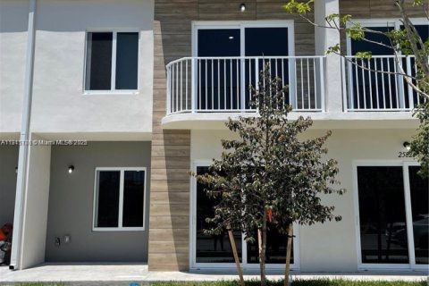 Adosado en Naranja, Florida 4 dormitorios, 129.88 m2 № 2021141