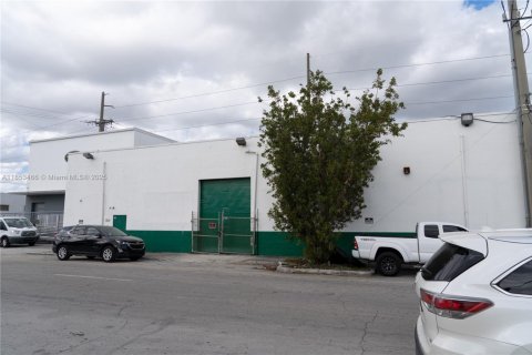 Commercial property in Miami, Florida № 2089034 - photo 7