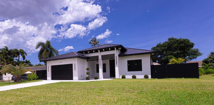 House in Lake Worth, Florida 3 bedrooms, 204.94 sq.m. № 2176981