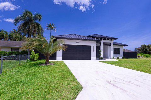 House in Lake Worth, Florida 3 bedrooms, 204.94 sq.m. № 2176981 - photo 2