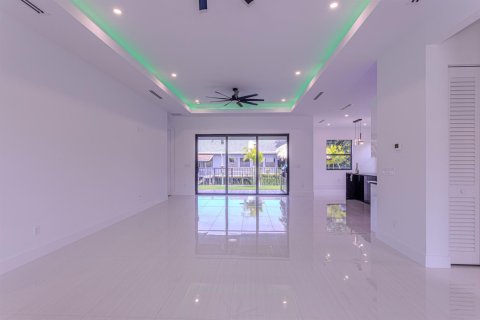 House in Lake Worth, Florida 3 bedrooms, 204.94 sq.m. № 2176981 - photo 15