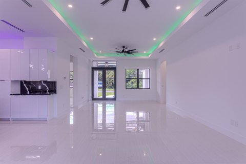House in Lake Worth, Florida 3 bedrooms, 204.94 sq.m. № 2176981 - photo 6