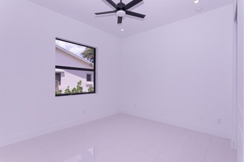 House in Lake Worth, Florida 3 bedrooms, 204.94 sq.m. № 2176981 - photo 28